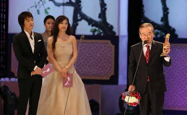 韩国"国民爷爷"李顺载被爆欺压员工,好朋友称:第一次看见他哭_因为