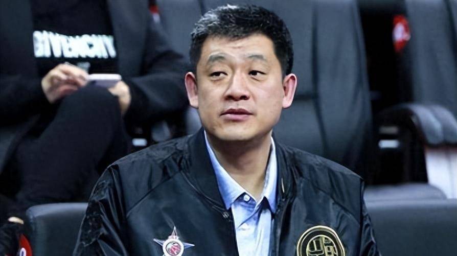 "虎王"孙军不满判罚,冲进场要揍裁判,被人拉住_吉林_联赛_北京队