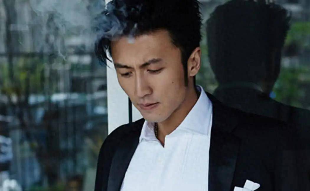 娱乐圈这4位男星,人人资产过亿,却一直受病痛折磨,根本治不好_冯小刚
