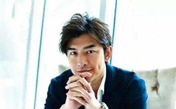 有"漂亮酒窝"的7位男星,辨识度高不说,笑起来还特别迷人_古天乐