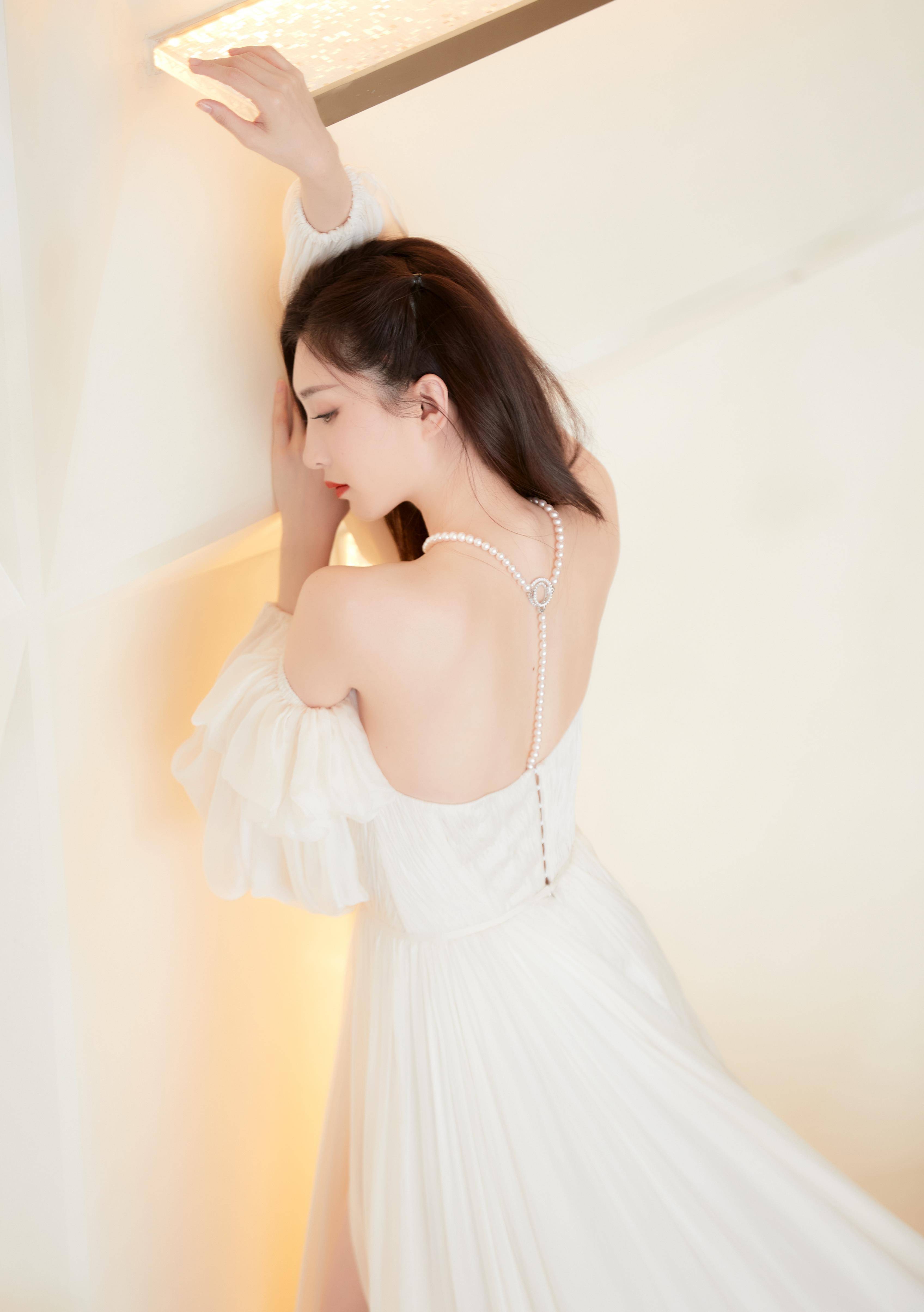 江疏影"时尚仙女裙":若隐若现,撩人心弦_气质_活动_白色