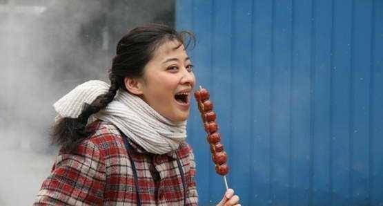 26年前朱时茂舞台小品中,谁注意他旁边的女孩,已火得一塌糊涂_梅婷