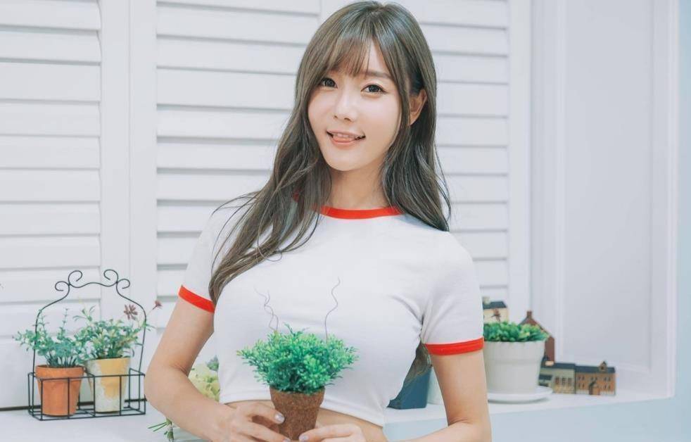 开直播吸引粉丝无数,贴身衣物引土豪疯抢_崔瑟琪_张立鹏_中国