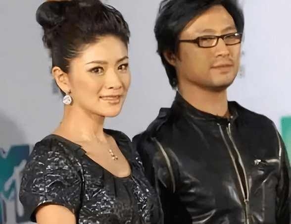 婚姻真是爱情的坟墓吗,汪峰反复结婚为何至今还是孤身一人_康作如