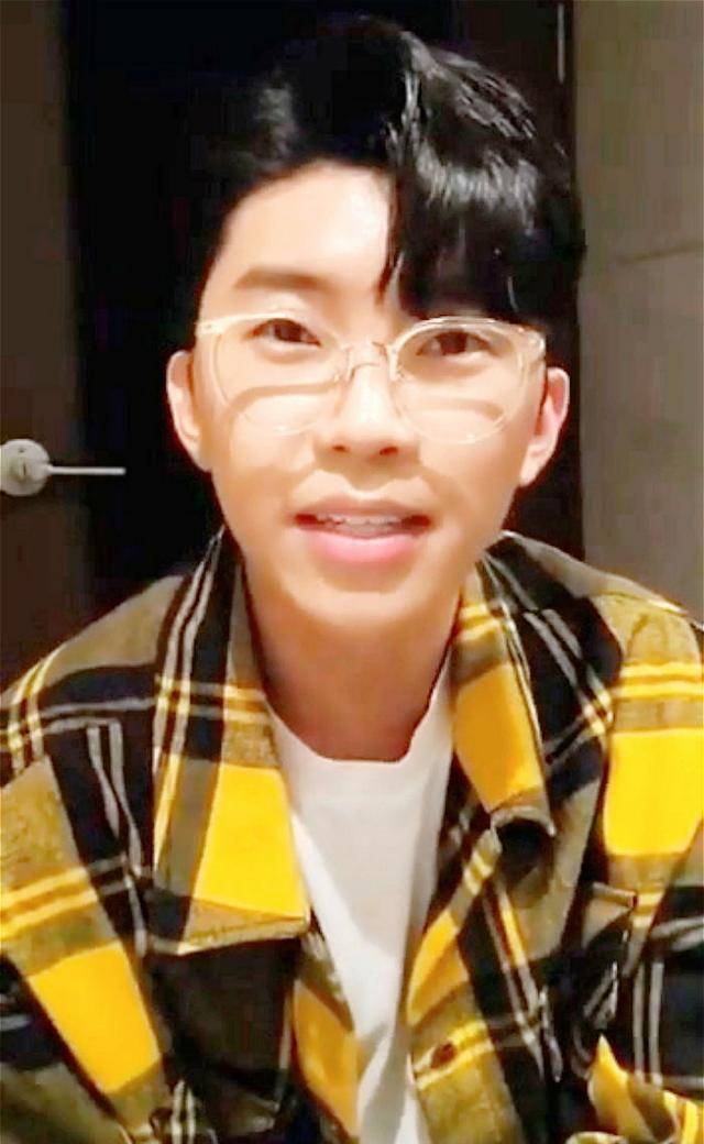 虽然都说贴脸照片容易留下屈辱的照片,但是林英雄在