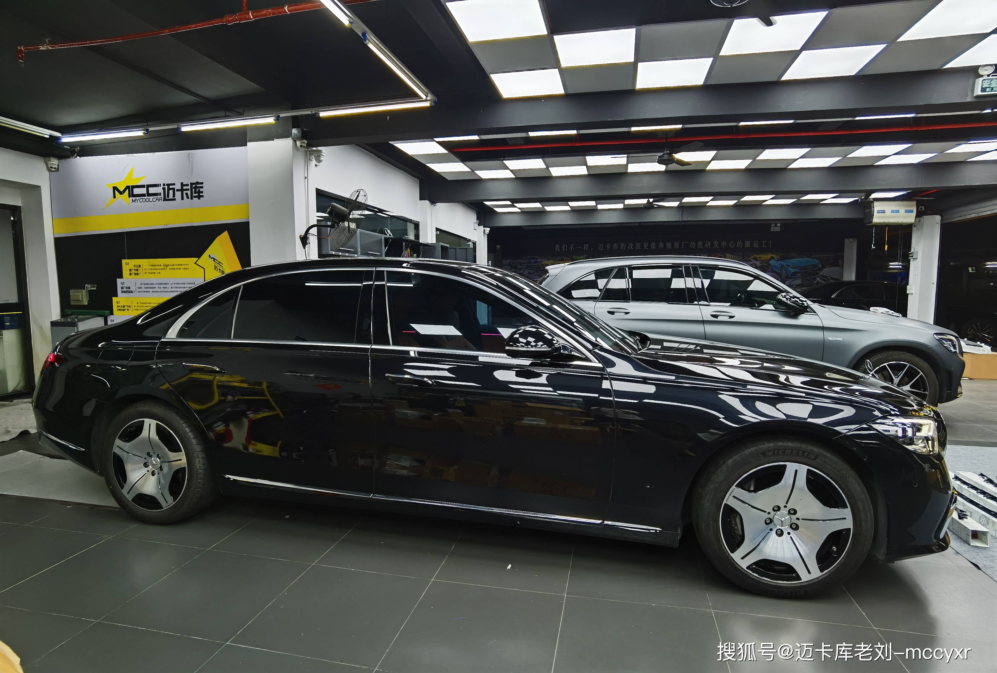 21款奔驰s400内外升级三步走,改迈巴赫轮毂,4d旋转高音,主动氛围灯