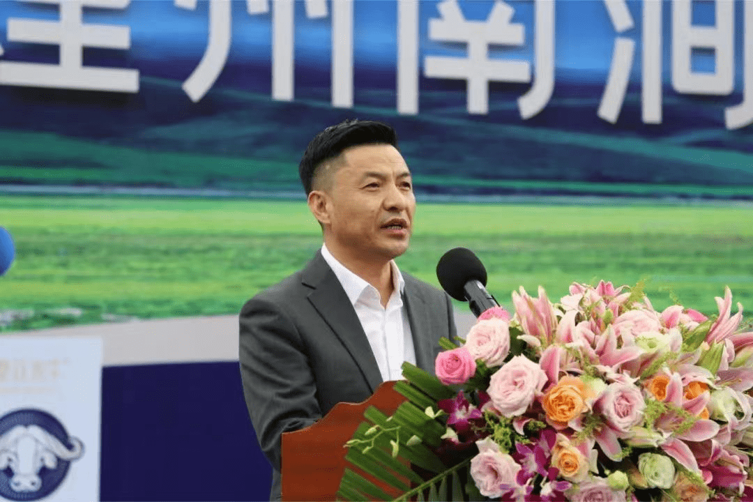 肖创勇,州人大常委会副主任字云飞,州政府党组成员,一级巡视员吉向阳