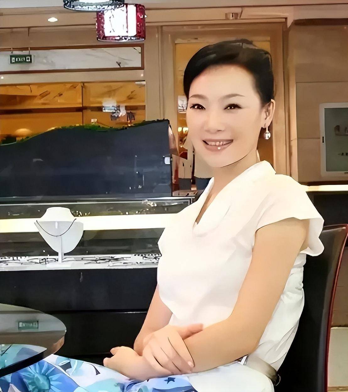 可是,仅因为没有结婚,没有孩子,就判定吕薇过得不幸福吗?