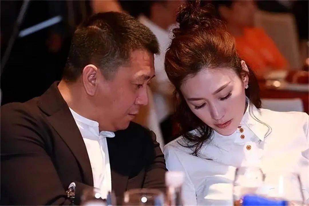 的初识可以追溯到1997年,当时两人都是电视剧《双凤奇案》的配角