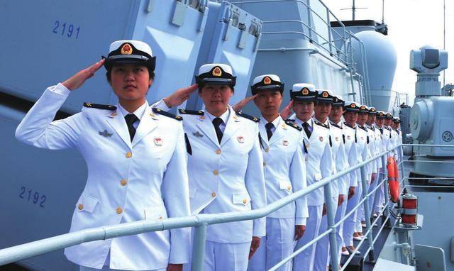 我国海军首位女副舰长韦慧晓:曾放弃百万年薪,34岁时大龄入伍_生活