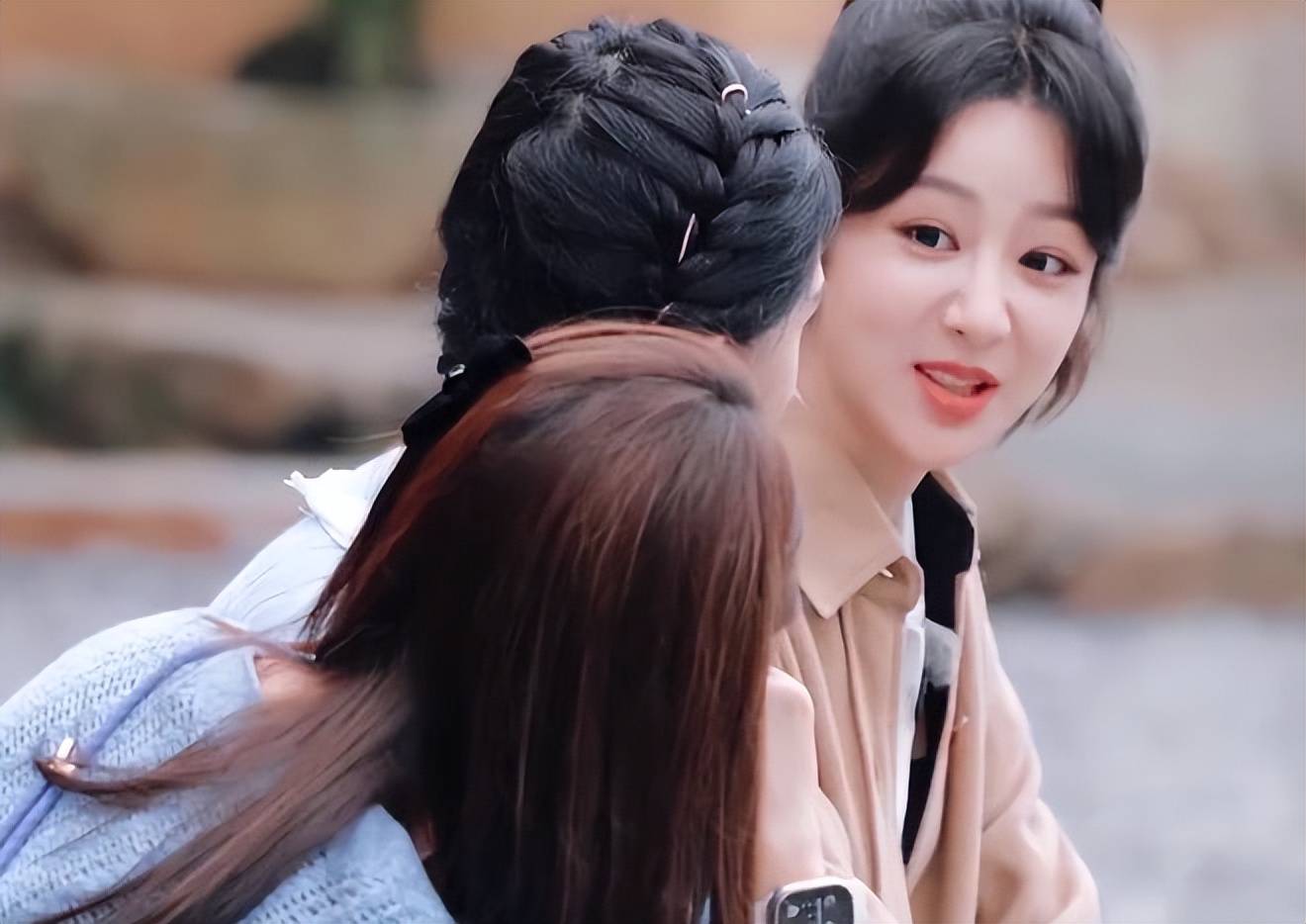 《斗茶》等,之前杨紫还参与过综艺节目《向往的生活》,跟张子枫