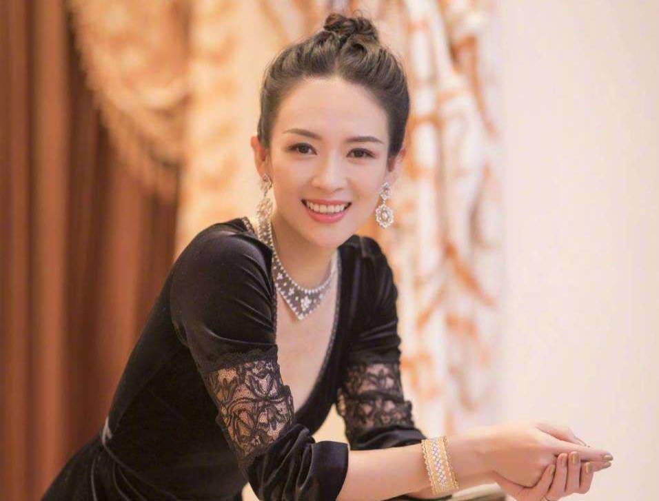 刚离婚就被泼脏水,章子怡得罪了谁?_周一围_卫衣_上阳