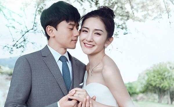 何炅为张杰庆生,谢娜热泪盈眶陪张杰许愿,两人对视的瞬间太甜了_旺夫