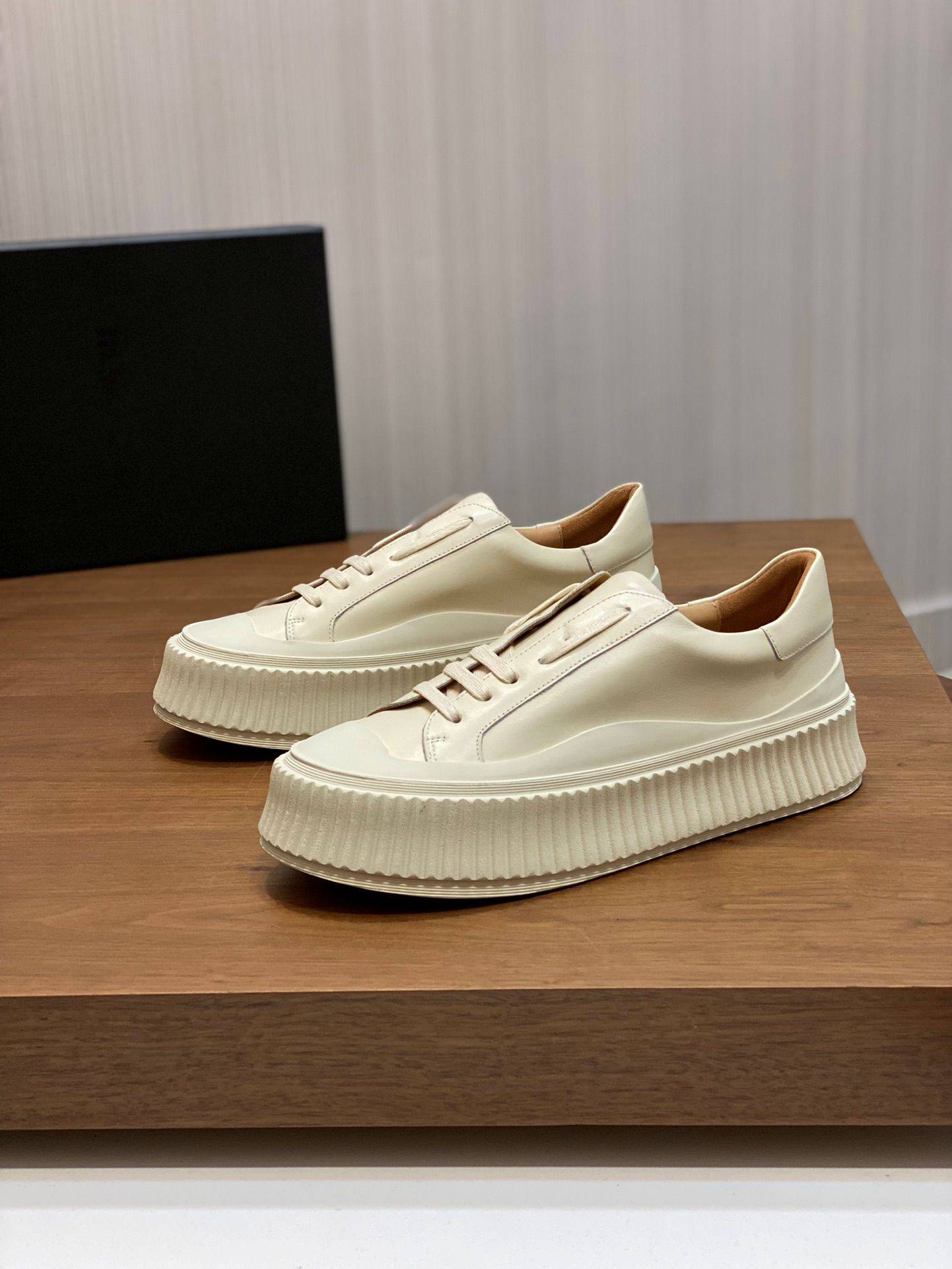 细节解说jil sander厚底网红小白鞋_鞋子_设计_鞋底