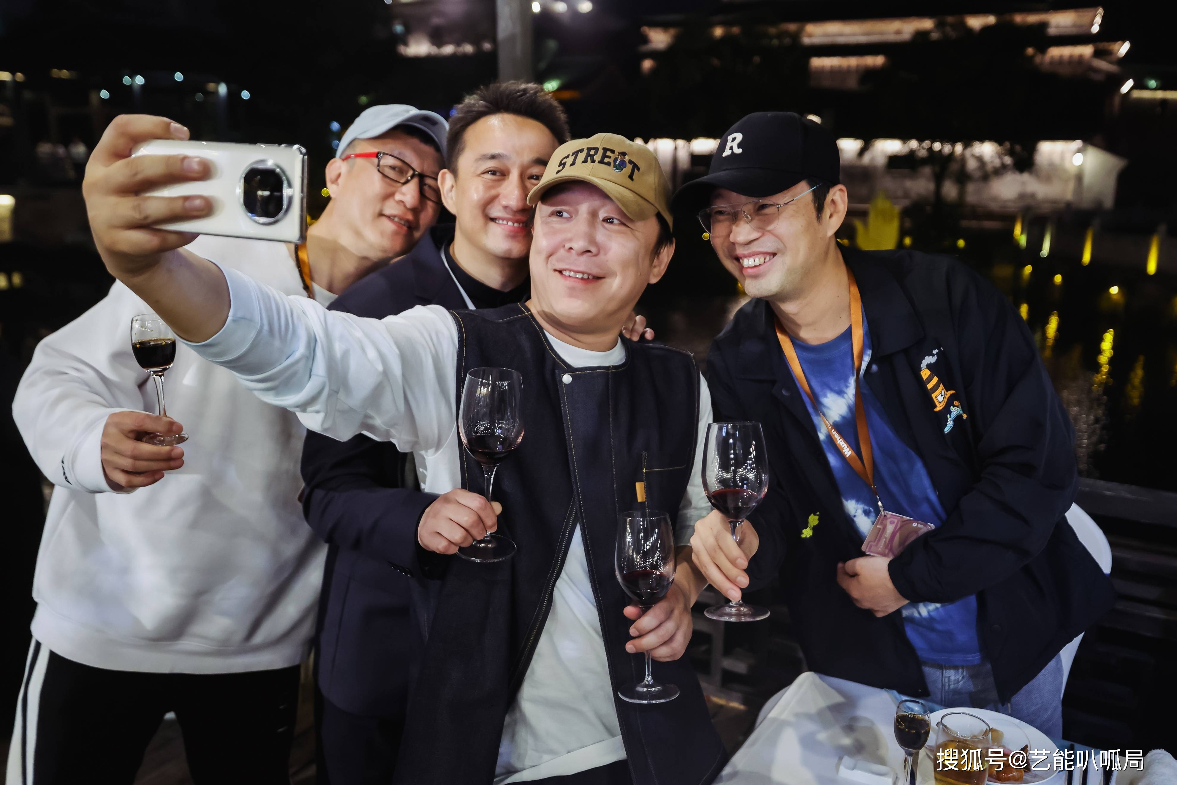 一顿饭n个应酬名场面,新人组团敬酒向上社交_黄磊_李冰冰_黄多多