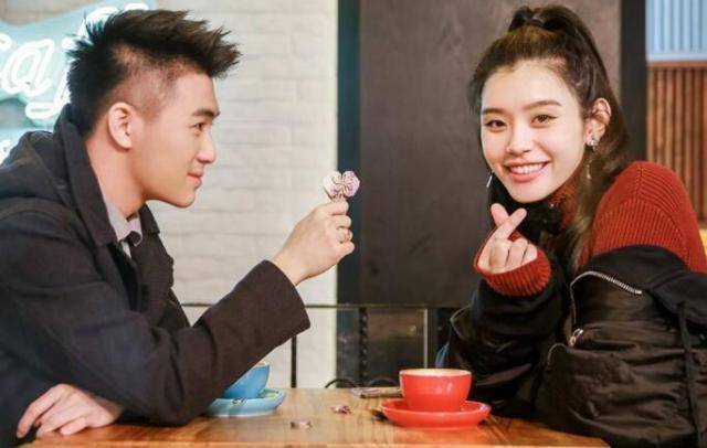 何猷君打破花心传闻,婚后与奚梦瑶不回豪宅住宾馆,海景房真浪漫_质疑