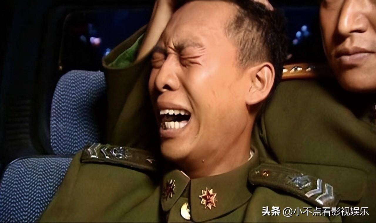 在《士兵突击》中,张译在路过天安门时候的那一场哭戏,可以说是这部剧