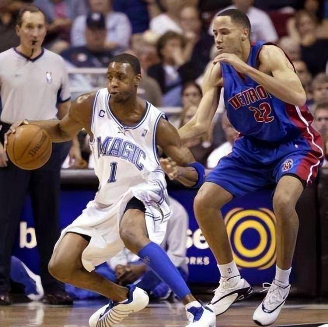 第六场比赛,麦迪虽然砍下37分11篮板5助攻,但在活塞队的连番进攻下