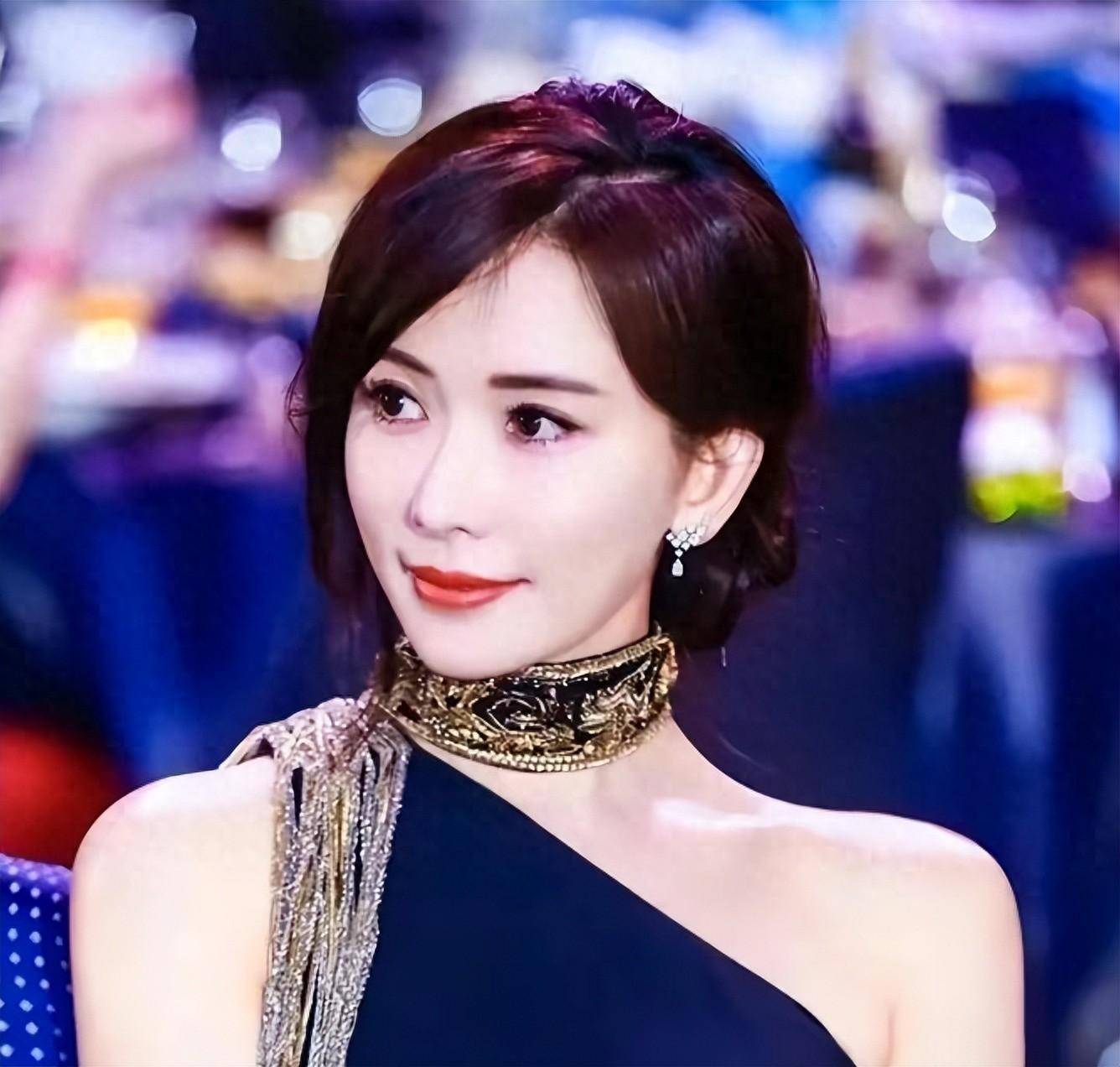 她却不敢发飙,只因尼姑的来头很大_费贞_黑泽_日本