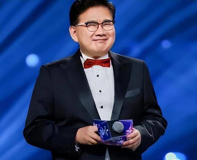 原创从"上海第一主持人",到沦为全网笑柄,曹可凡终于走到这一步_金星
