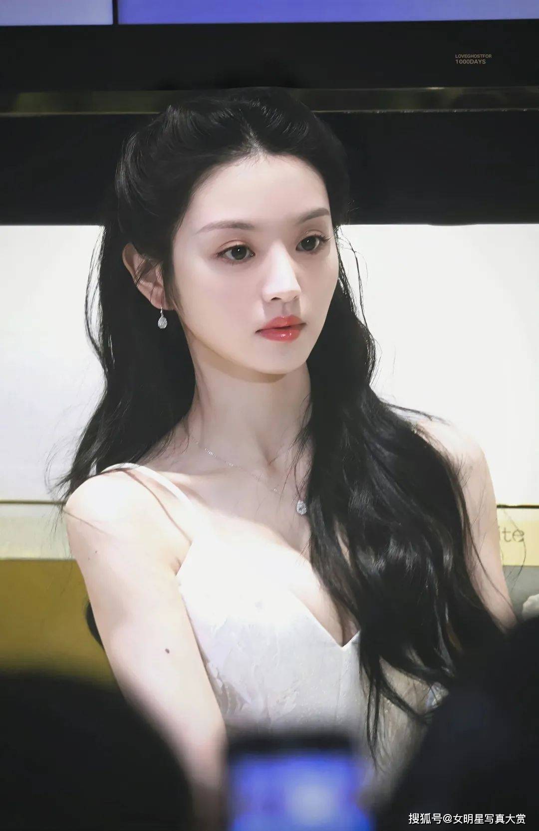 【田曦薇性感活动生图】饱满有料的身材,甜美迷人的气质_品牌_观众