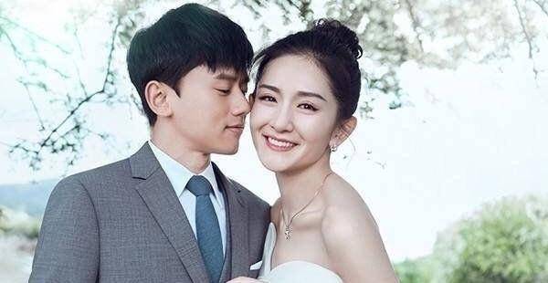 原创何炅为张杰庆生,谢娜热泪盈眶陪张杰许愿,两人对视的瞬间太甜了