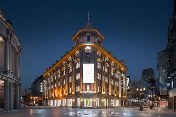 华为天津旗舰店开业！快来打卡津门科技潮流新地标 品尝“遥遥领先”咖啡(图2)