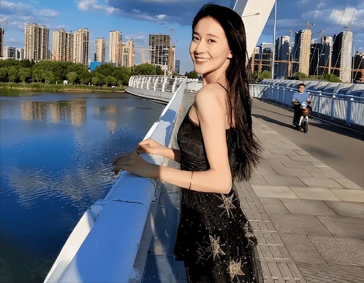 因一张照片走红,退役后拒绝进入娱乐圈去当教练_李莹念_女孩_大白杨