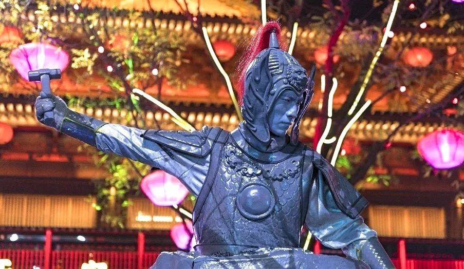大唐不夜城初代网红"石头哥",国艺中联刘兵解读武士雕刻的寓意_表演