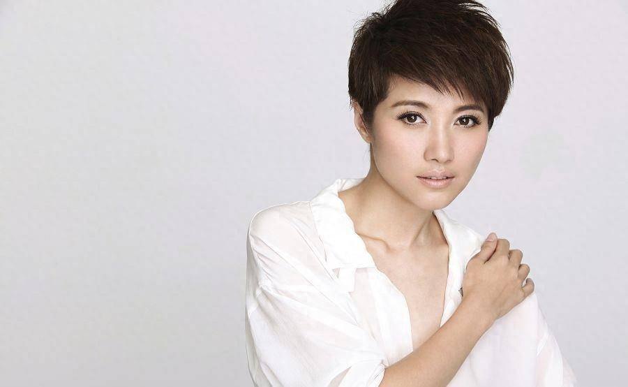 颜丙燕:为救母亲散尽家财,49岁仍单身,不温不火也幸福_父亲_舞蹈_手术