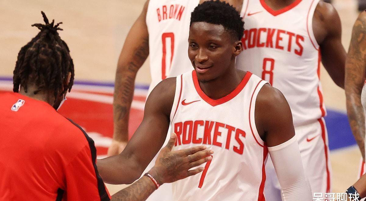 除了拒绝了火箭的续约报价之外,当时外界传得最多的有关于奥拉迪波的