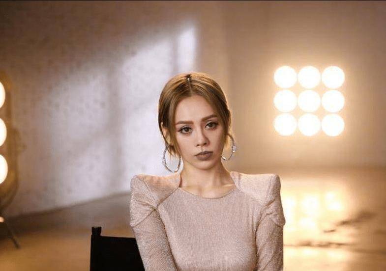 原创原创宁静女神展现独特魅力,让人陶醉.