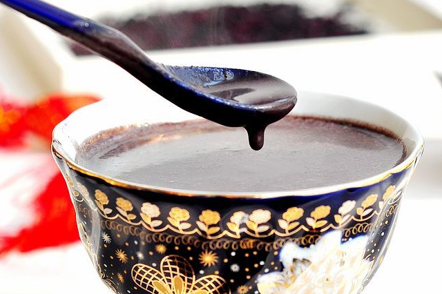 只需两分钟,做香浓的黑芝麻米糊,补气血防衰老,比豆浆牛奶都香_食材