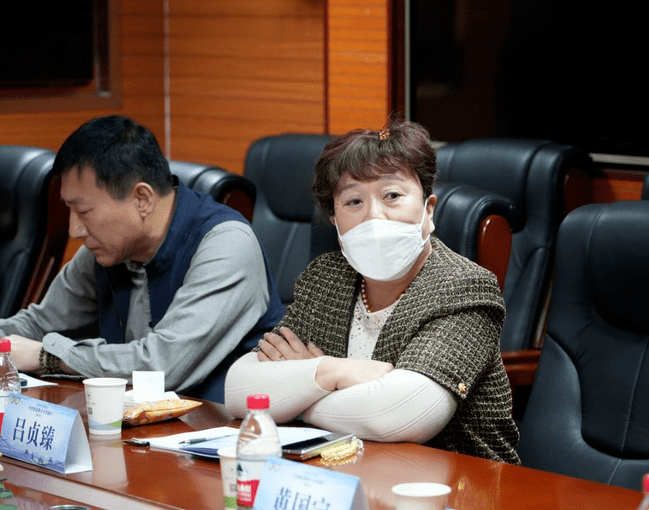 生殖专业委员会主任委员黄国宁,副主任委员邓成艳,沈浣,师娟子,邹丽颖