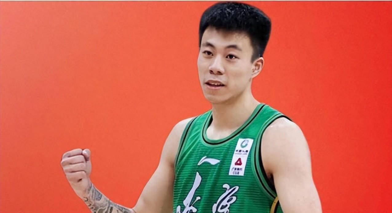 张镇麟垫脚水哥或被重罚,付豪问候回击外教,王哲林更衣室哭泣_乌戈