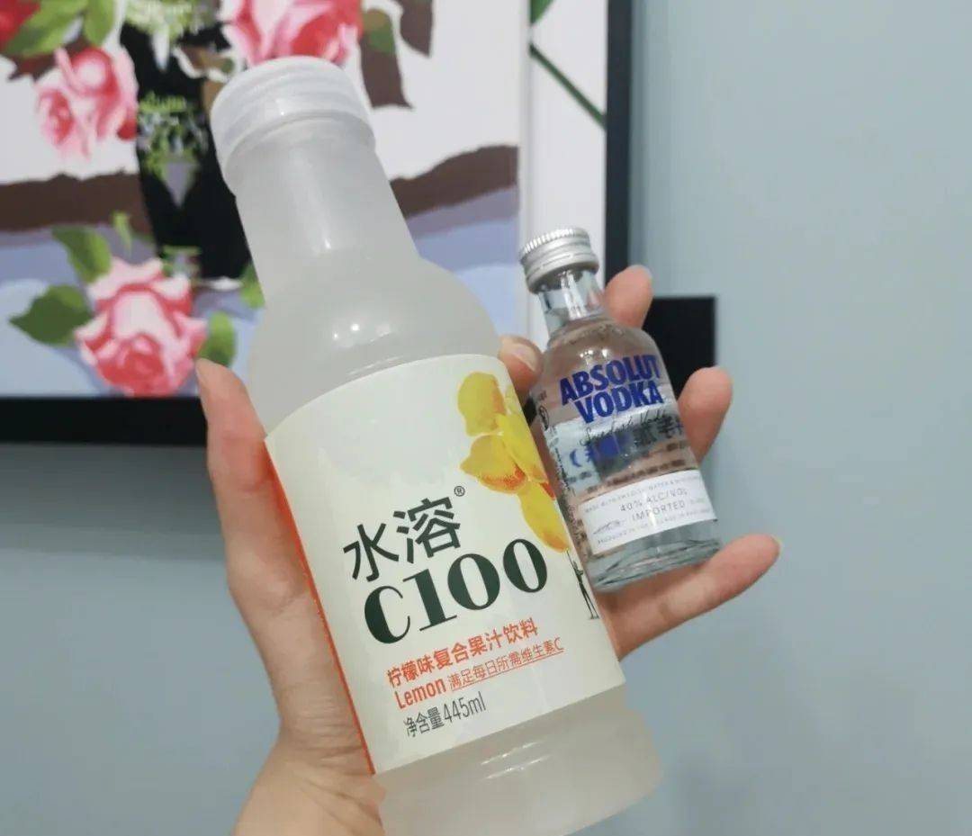 在小红书上,水溶c100火得一塌糊涂.