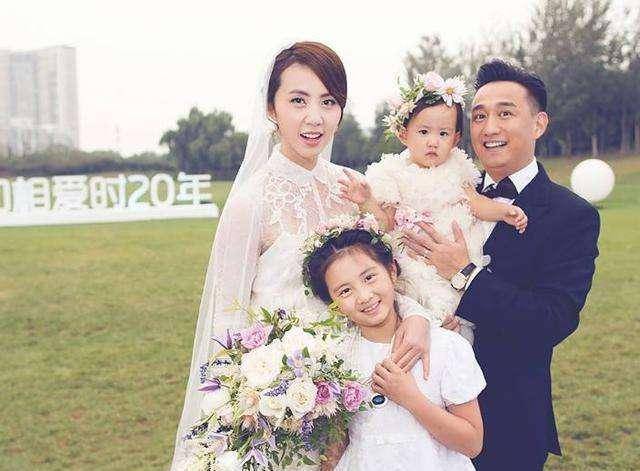 黄磊自曝不做演员会做医生,与孙莉将迎相恋30周年,承诺再办婚礼_网友