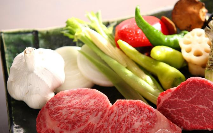 按照图片中的斑马濑尿虾,相信没见过的人都以为是螃蟹吧,但他却是一种