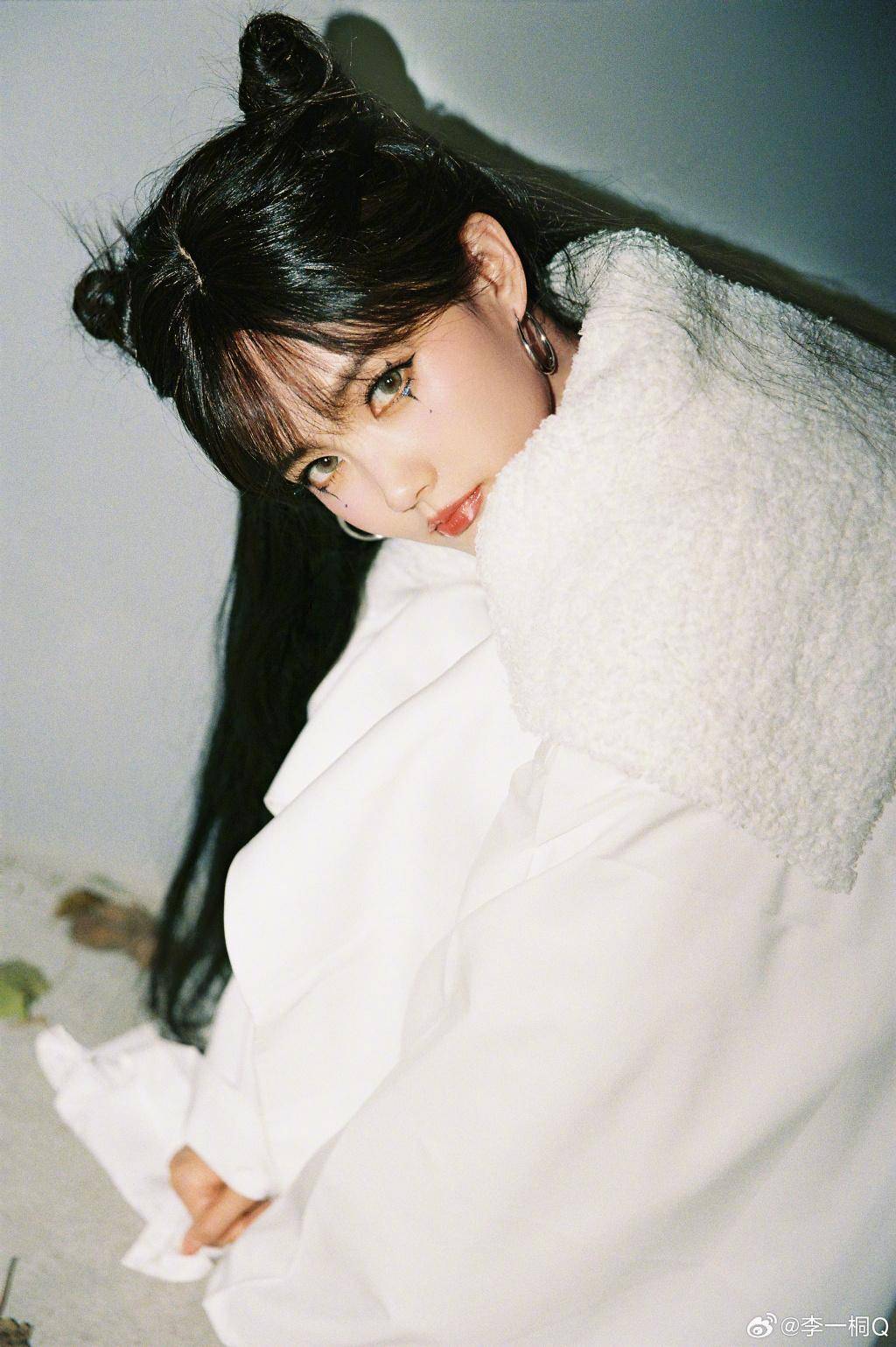 李一桐cos小恶魔真的美到骨子里了!