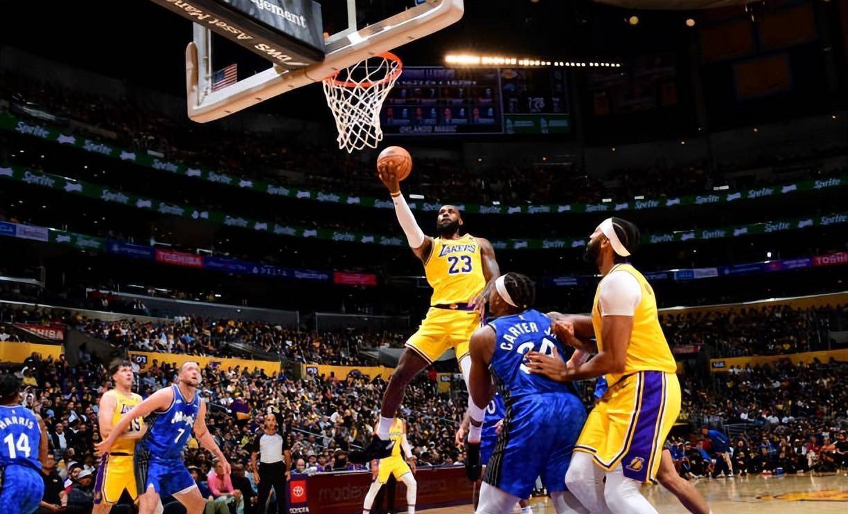 勒布朗-詹姆斯:我们有各种风格的大个子球员,我们要利用这一点_洛杉矶