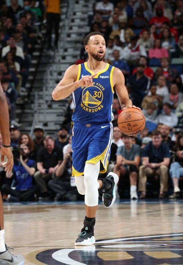 库里4天3战两次40 ,4场就已命中24记三分_比赛_助攻_投篮