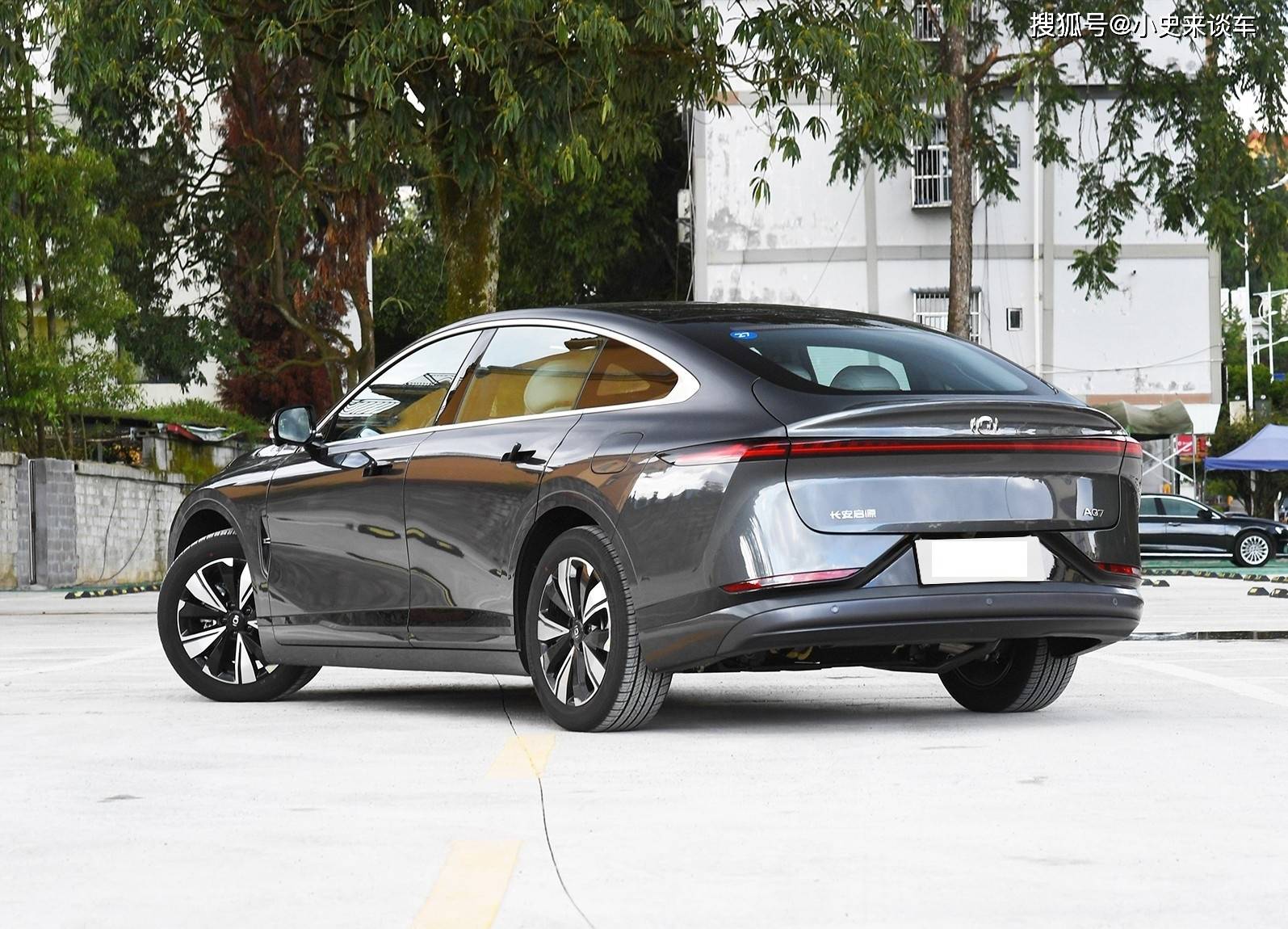 全新增程式掀背轿跑上市!15.