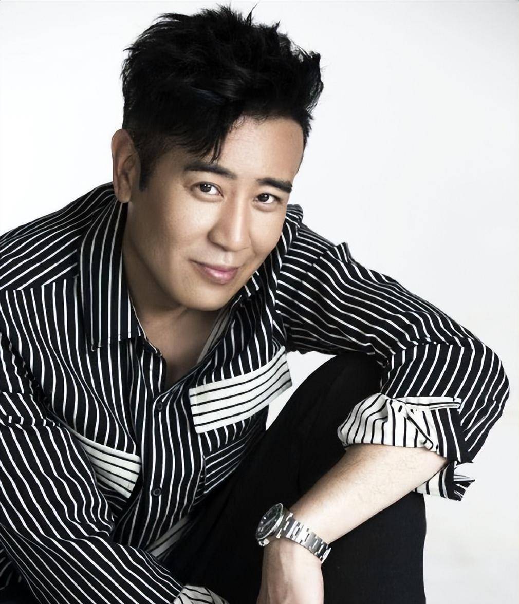 于和伟:和小14岁女星传绯闻,结发妻子也是演员,不是杨童舒_宋林静