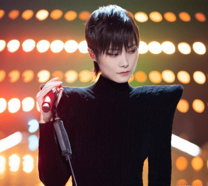 李荣浩,潘玮柏也来袭李荣浩他也在网传导师名单上的呢,李荣浩是名非常