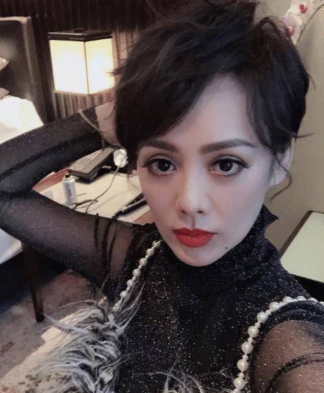 有种"卸妆"叫宁静,没了眼妆后颜值惹争议,这模样我都不敢认了_状态