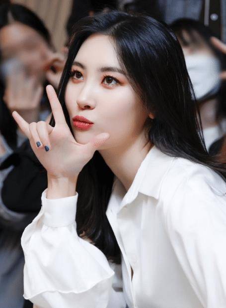 南韩腿精李宣美,日常私服穿搭养眼,高个女生的穿搭