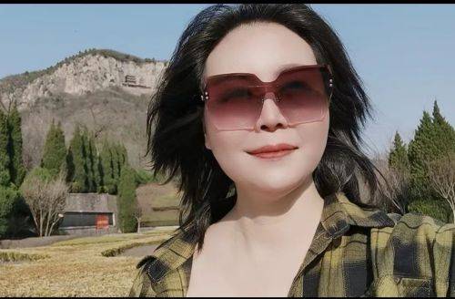 李华英女士,河北省邯郸市人士.