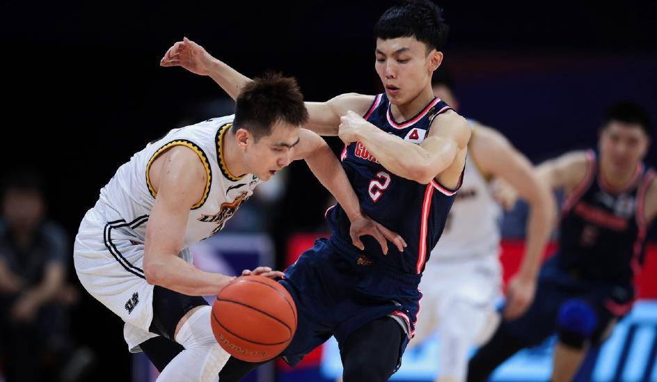 徐杰本赛季2大改变!未来实力不可估量,难怪赵睿会离队_广东_比赛_能力