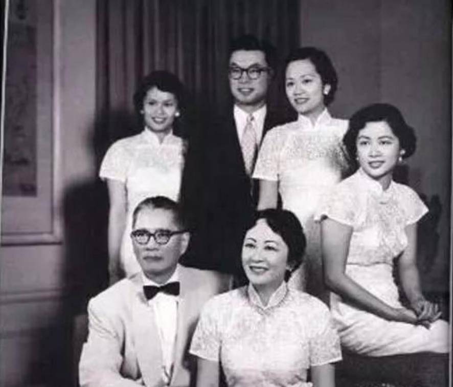 还正是盛升颐带着妻子来孔家参与牌局,让孔令侃一下子撞到了白兰花