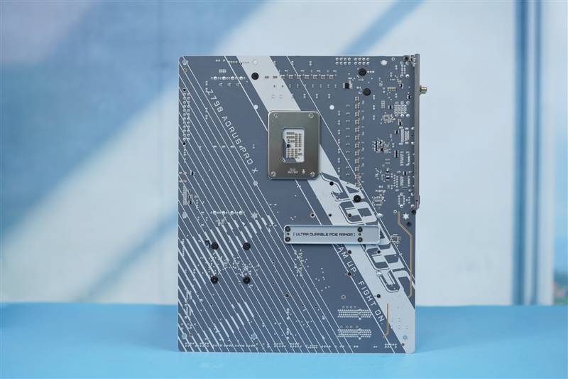颜值性能兼修！技嘉冰雕X Z790 AORUS PRO X主板评测：稳压酷睿i9 仅有79℃(图6)